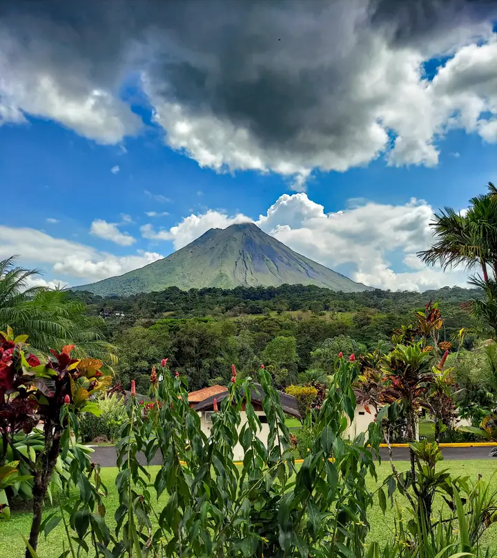 Paisaje natural de Costa Rica para planear ruta, playas y senderismo